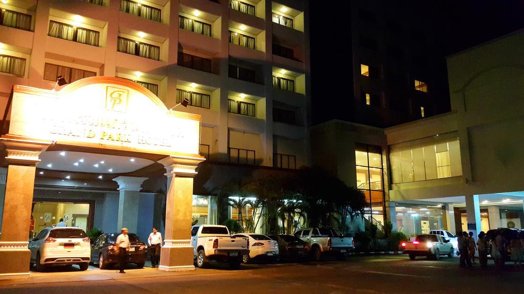 Grand Park Hotel Nakhon Si Thammarat Exterior photo