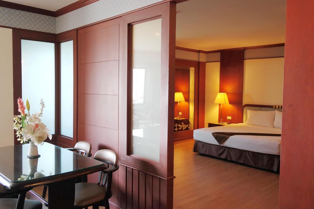 Grand Park Hotel Nakhon Si Thammarat Exterior photo