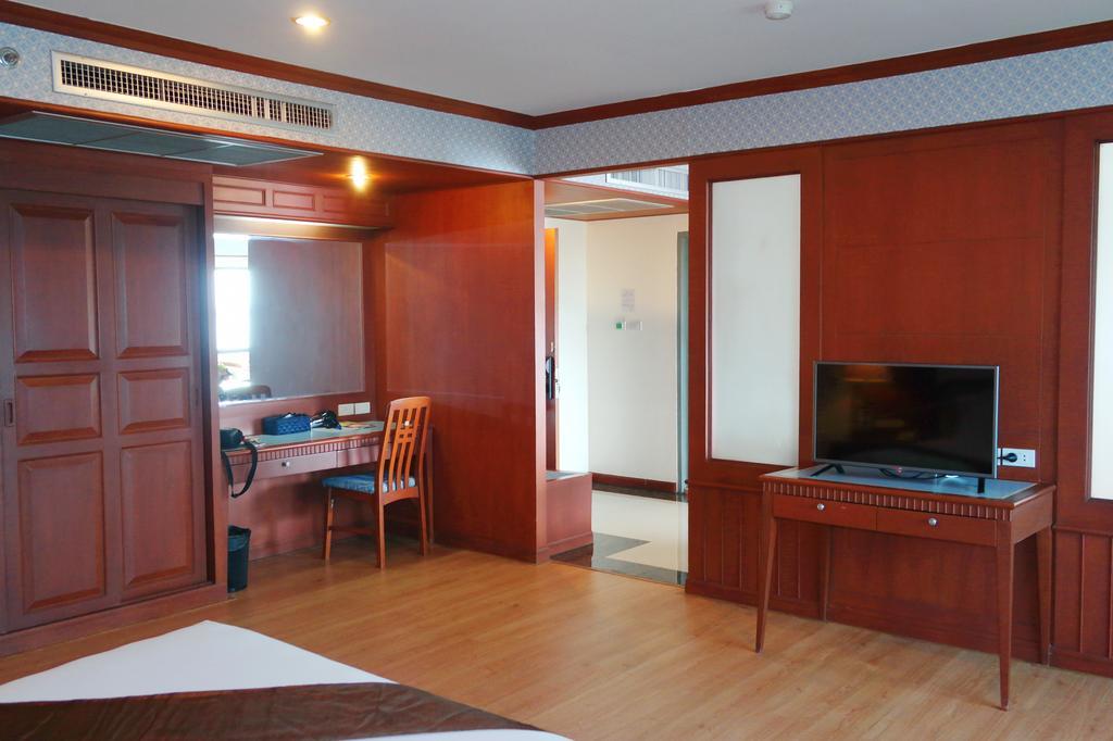 Grand Park Hotel Nakhon Si Thammarat Exterior photo