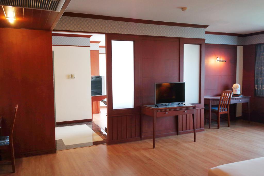 Grand Park Hotel Nakhon Si Thammarat Exterior photo