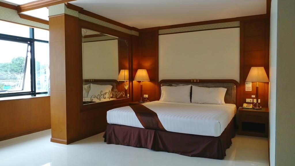 Grand Park Hotel Nakhon Si Thammarat Exterior photo