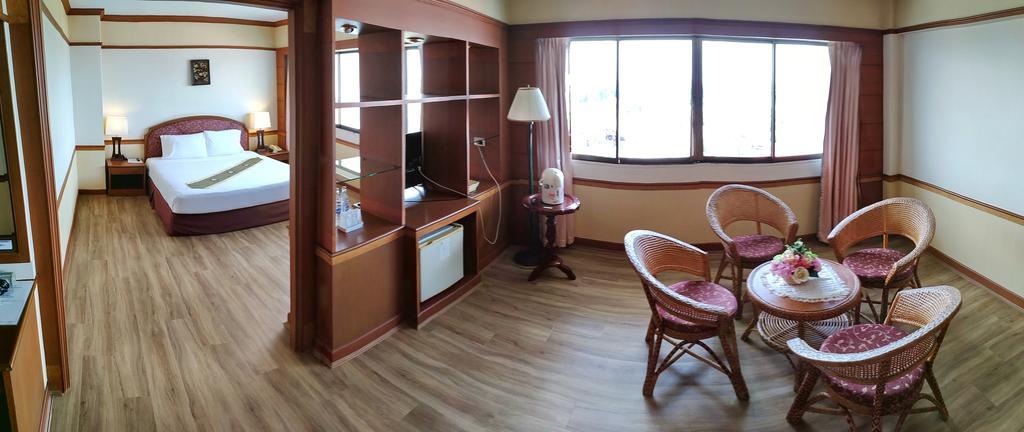 Grand Park Hotel Nakhon Si Thammarat Exterior photo