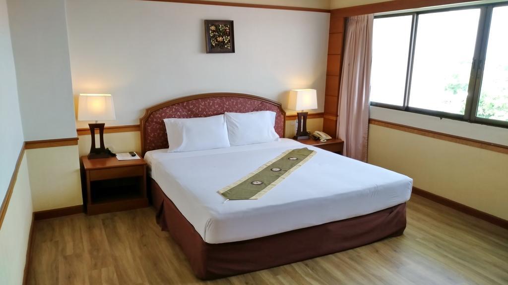 Grand Park Hotel Nakhon Si Thammarat Exterior photo