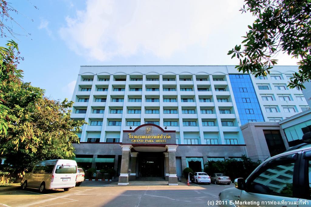 Grand Park Hotel Nakhon Si Thammarat Exterior photo