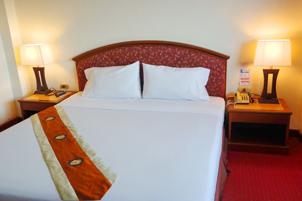 Grand Park Hotel Nakhon Si Thammarat Exterior photo