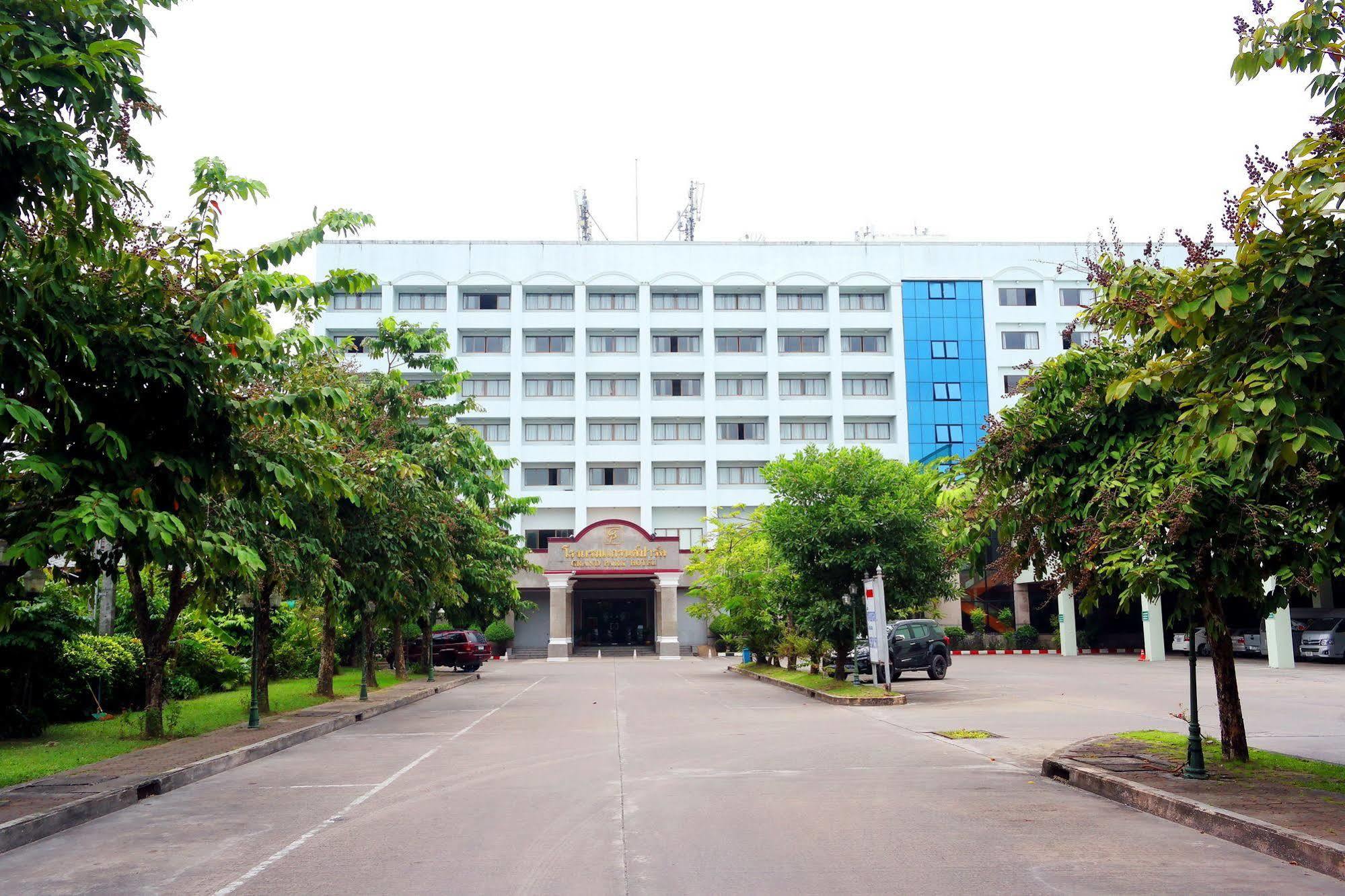 Grand Park Hotel Nakhon Si Thammarat Exterior photo