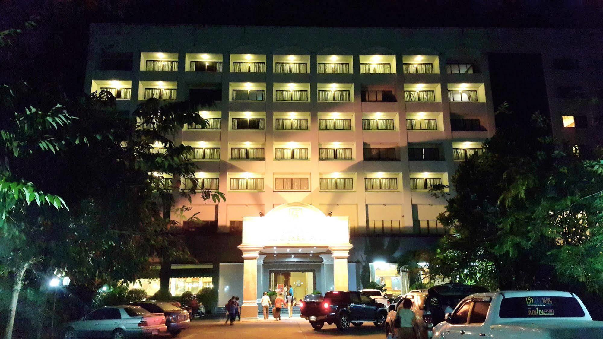 Grand Park Hotel Nakhon Si Thammarat Exterior photo