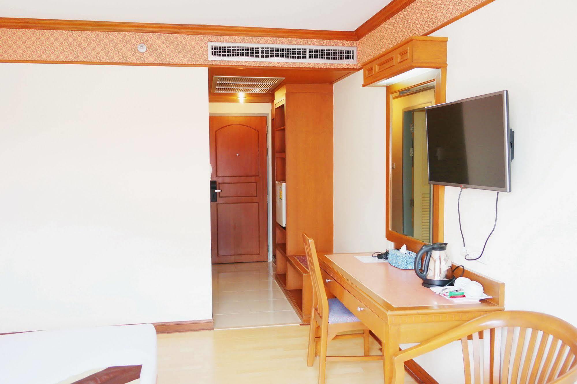 Grand Park Hotel Nakhon Si Thammarat Exterior photo