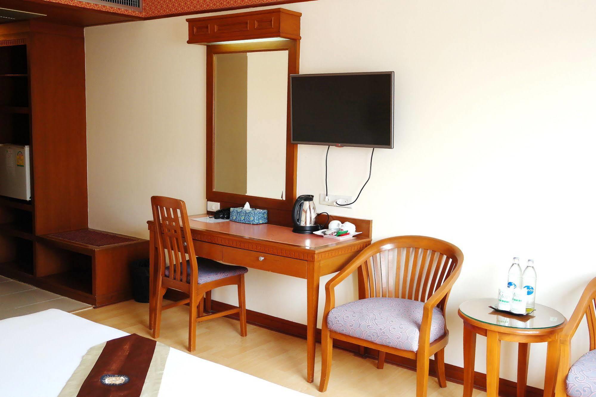 Grand Park Hotel Nakhon Si Thammarat Exterior photo