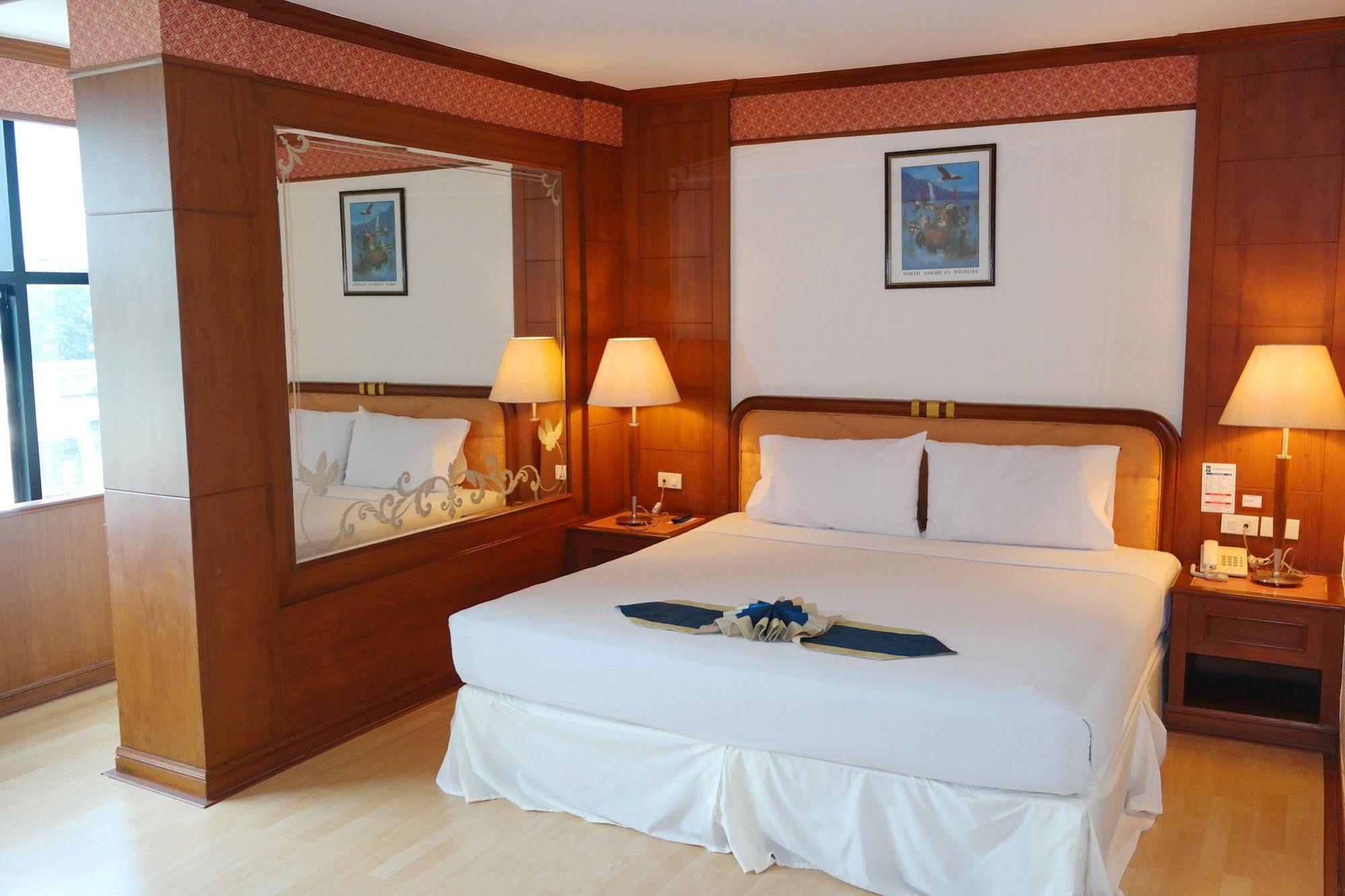 Grand Park Hotel Nakhon Si Thammarat Exterior photo