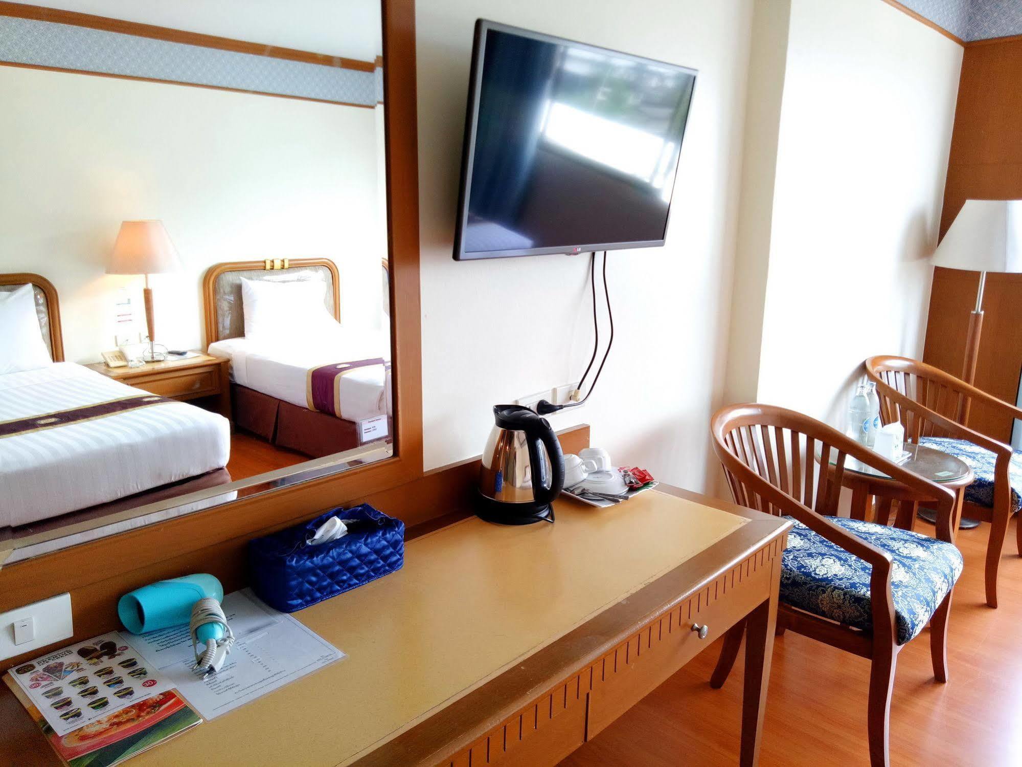 Grand Park Hotel Nakhon Si Thammarat Exterior photo